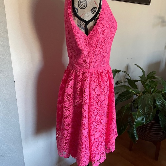 Alice + Olivia - Iris Floral Lace Sleeveless Dress - Picture 5 of 15